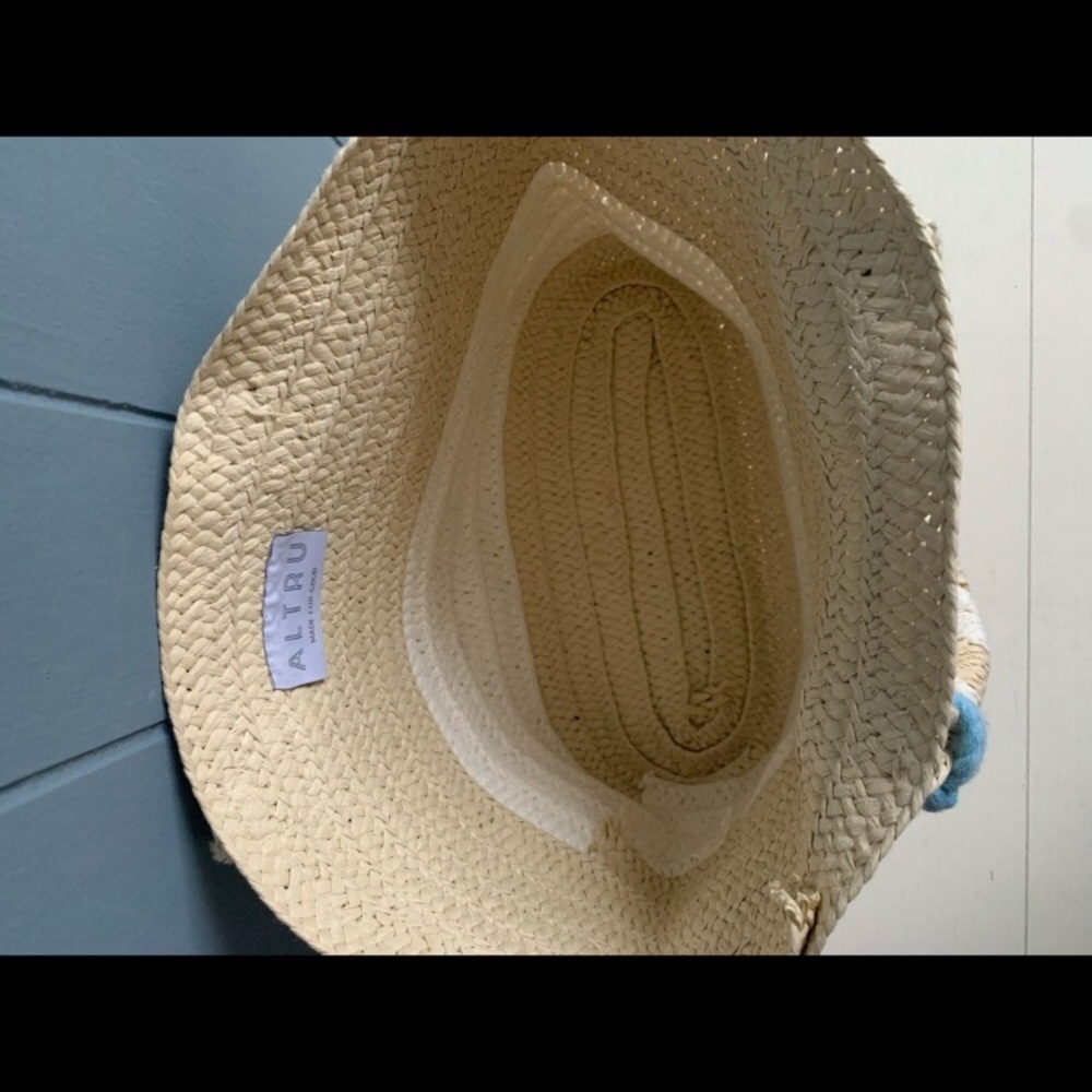 Altru Goods straw bag - Picture 2 of 3